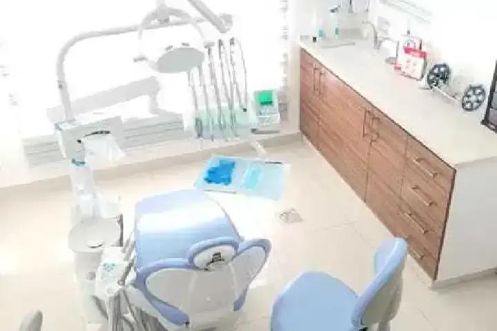 Dr. Tareq Shalan Dental Clinic Banner