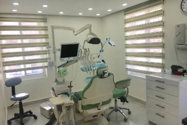 عيادة وايتي طب وجراحة الفم والاسنان Banner